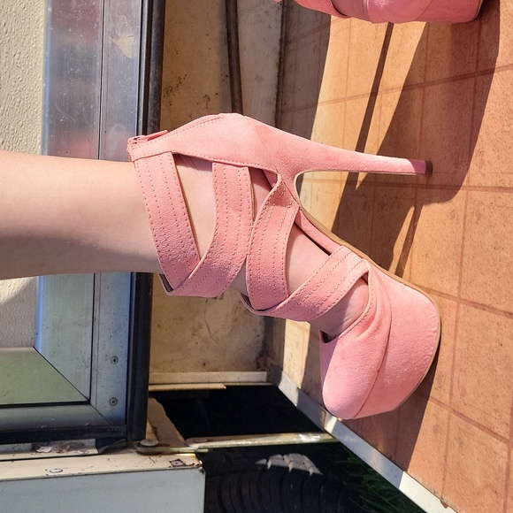 Stilettos - Picture 3 of 8